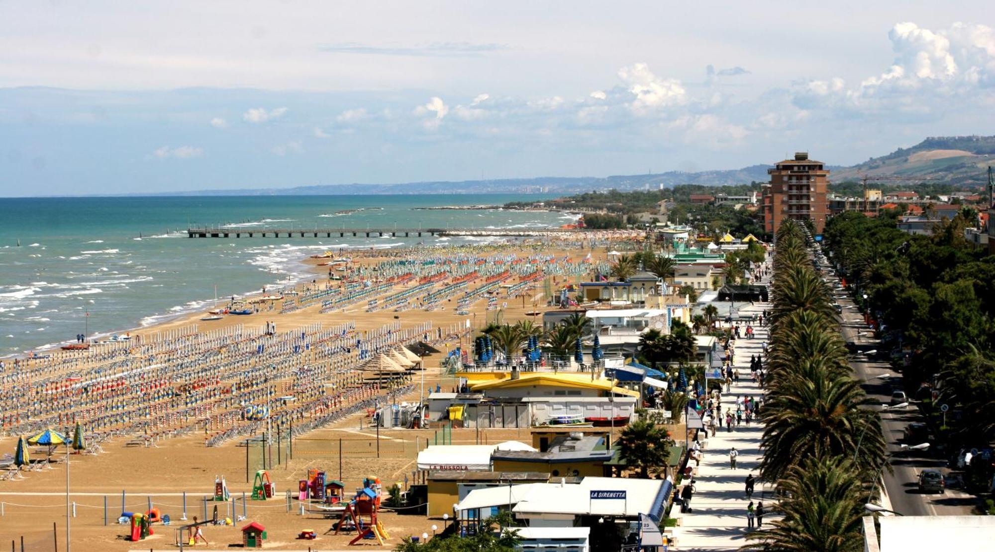Hotel La Perla Roseto Degli Abruzzi Exterior foto