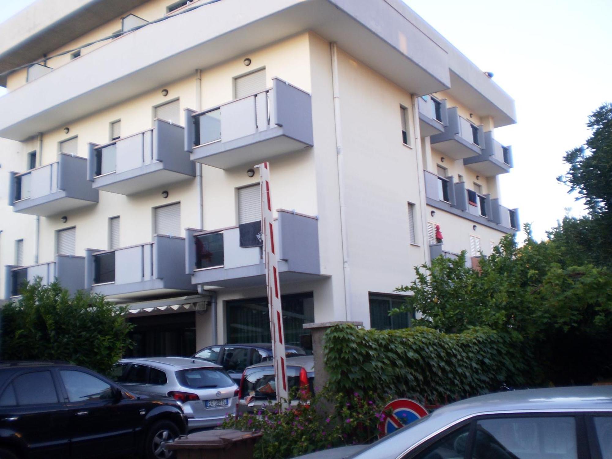 Hotel La Perla Roseto Degli Abruzzi Exterior foto