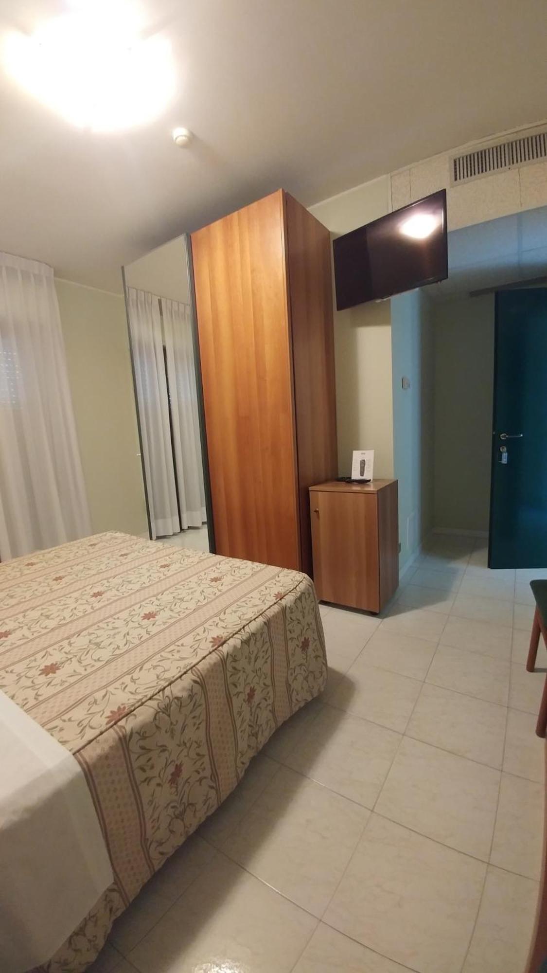 Hotel La Perla Roseto Degli Abruzzi Exterior foto