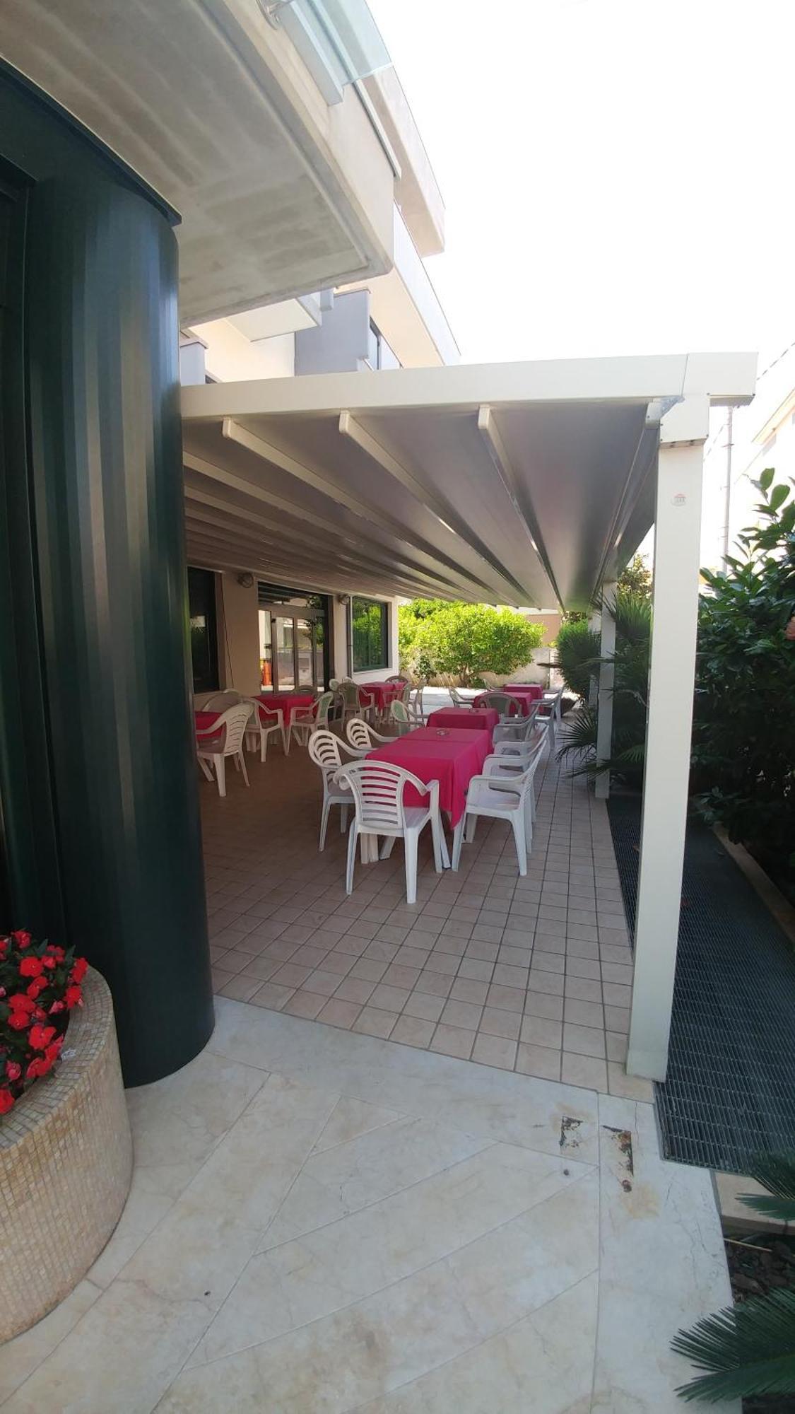 Hotel La Perla Roseto Degli Abruzzi Exterior foto