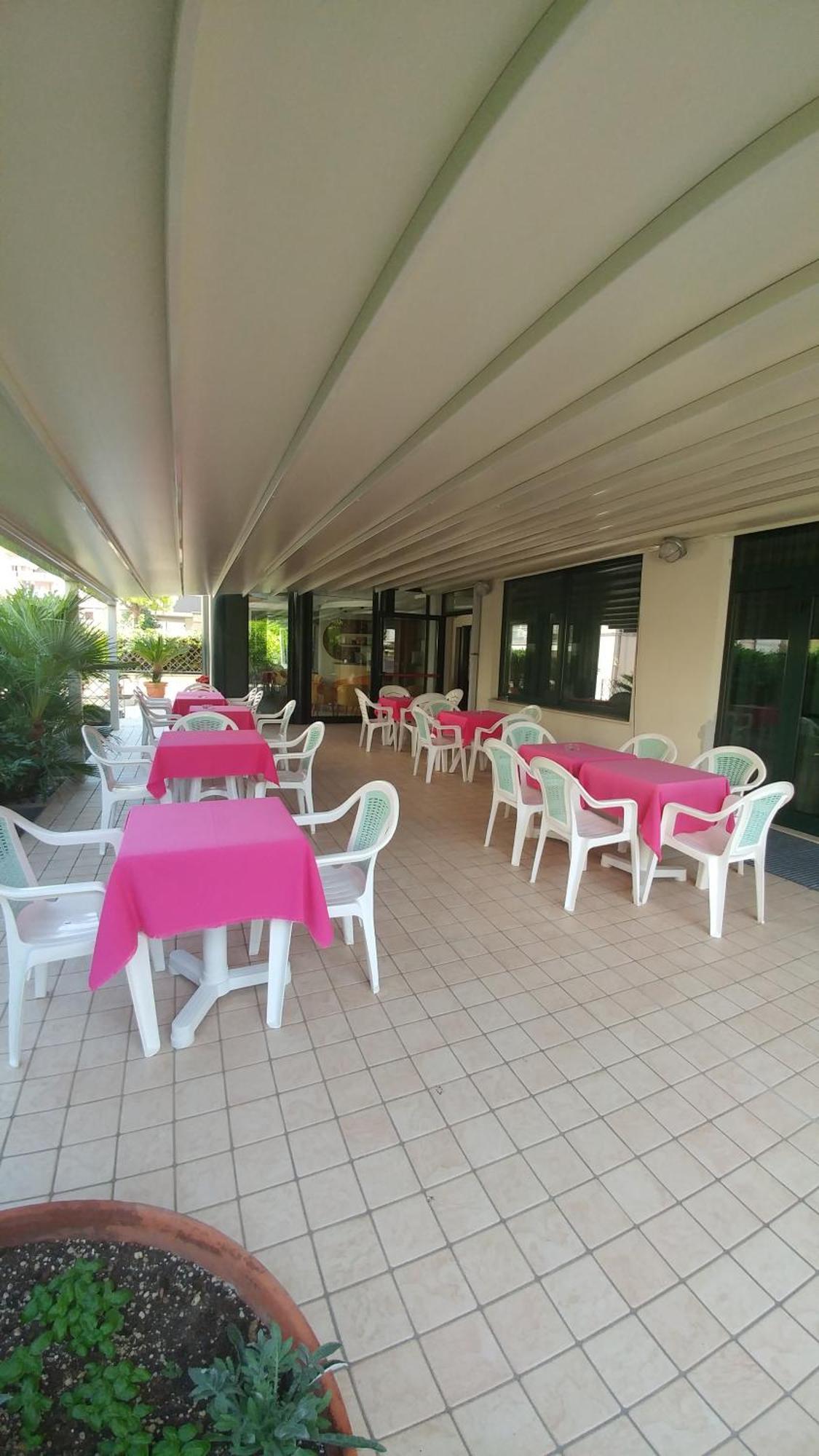 Hotel La Perla Roseto Degli Abruzzi Exterior foto