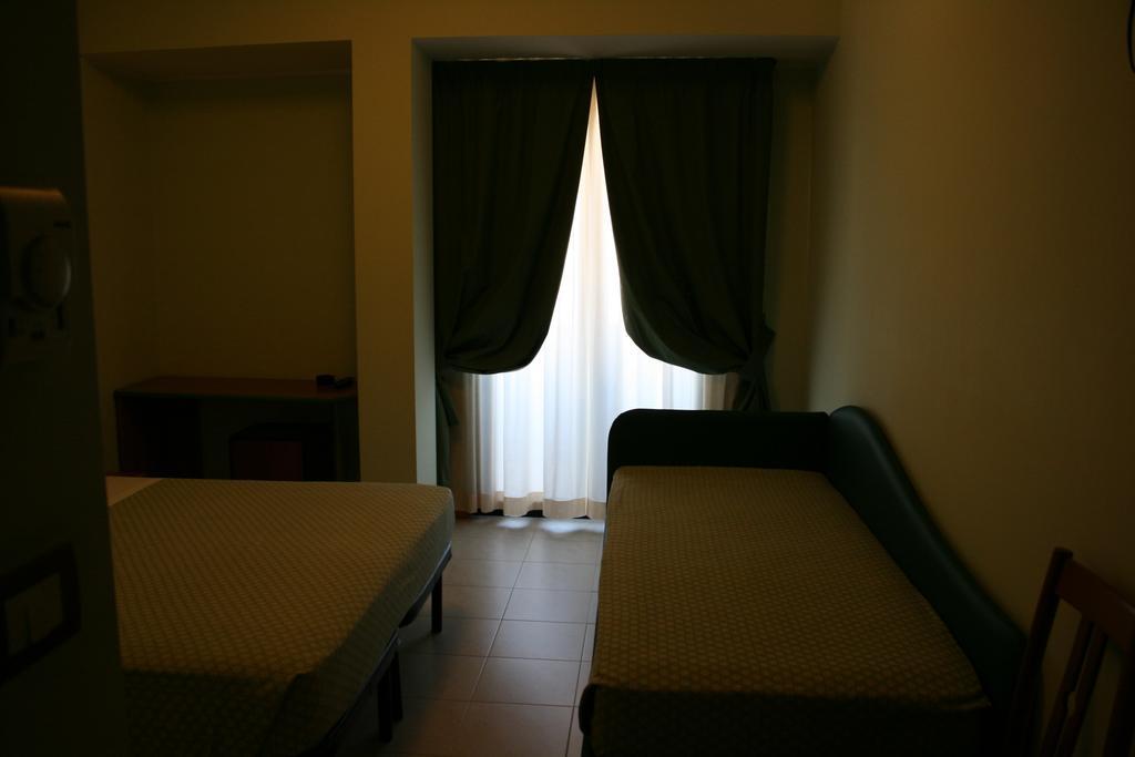 Hotel La Perla Roseto Degli Abruzzi Exterior foto